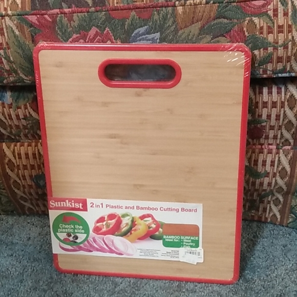 2 in 1 plastic and bamboo cutting board - Picture 2 of 2